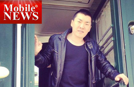 Дуучин Д.Болд өөрийн цомгуудыг бүстэйгээ бэлэглэнэ